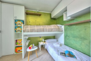 Family Apartment, Multiple Bedrooms (Casa Gio Few Minutes from the Lake) | 2 bedrooms, bed sheets