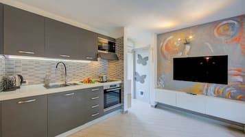 Family Apartment, 2 Bedrooms (Casa Gio Few Minutes from the Lake) | Private kitchen | Fridge, microwave, oven, stovetop