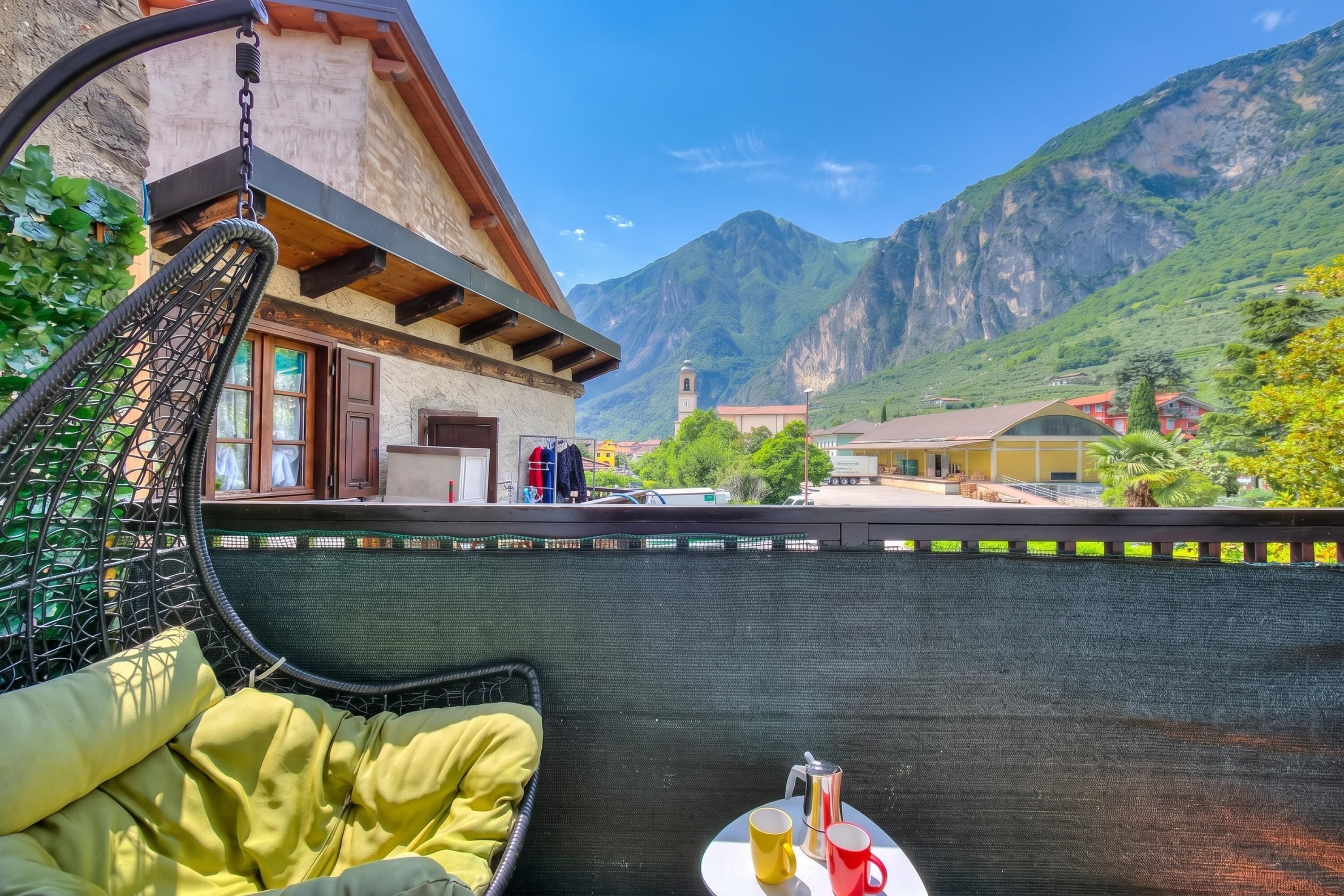 Family Apartment, Multiple Bedrooms (Casa Gio Few Minutes from the Lake) | Property grounds