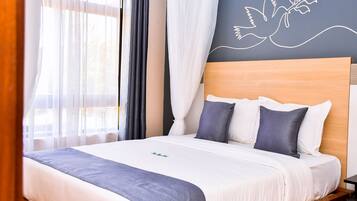 Superior Suite | Desk, laptop workspace, soundproofing, free WiFi