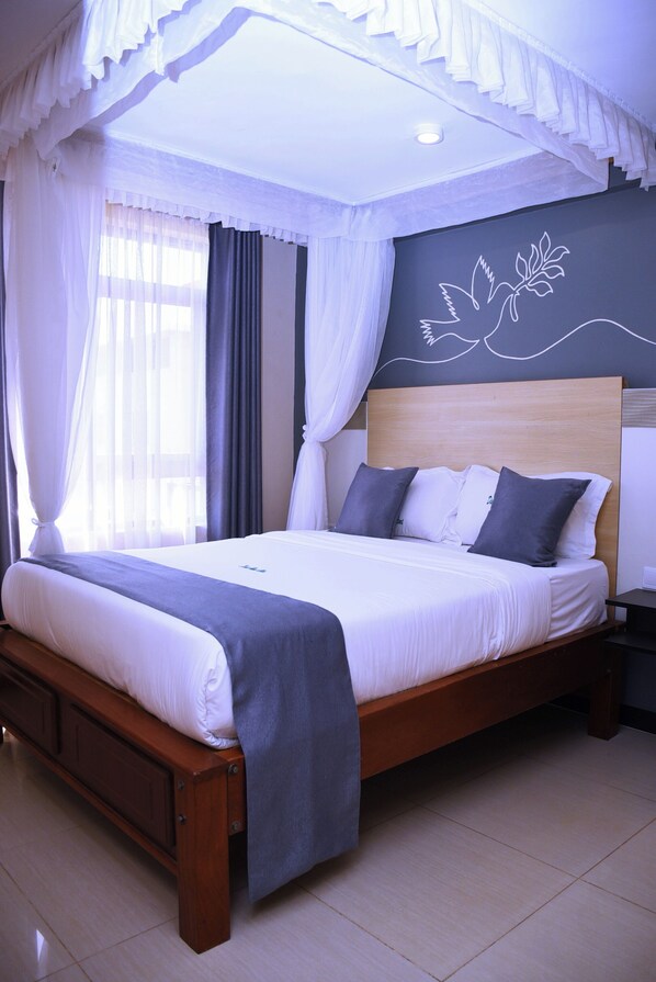 Kamar Standar | Meja kerja, ruang kerja ramah laptop, kedap suara, dan Wi-Fi gratis