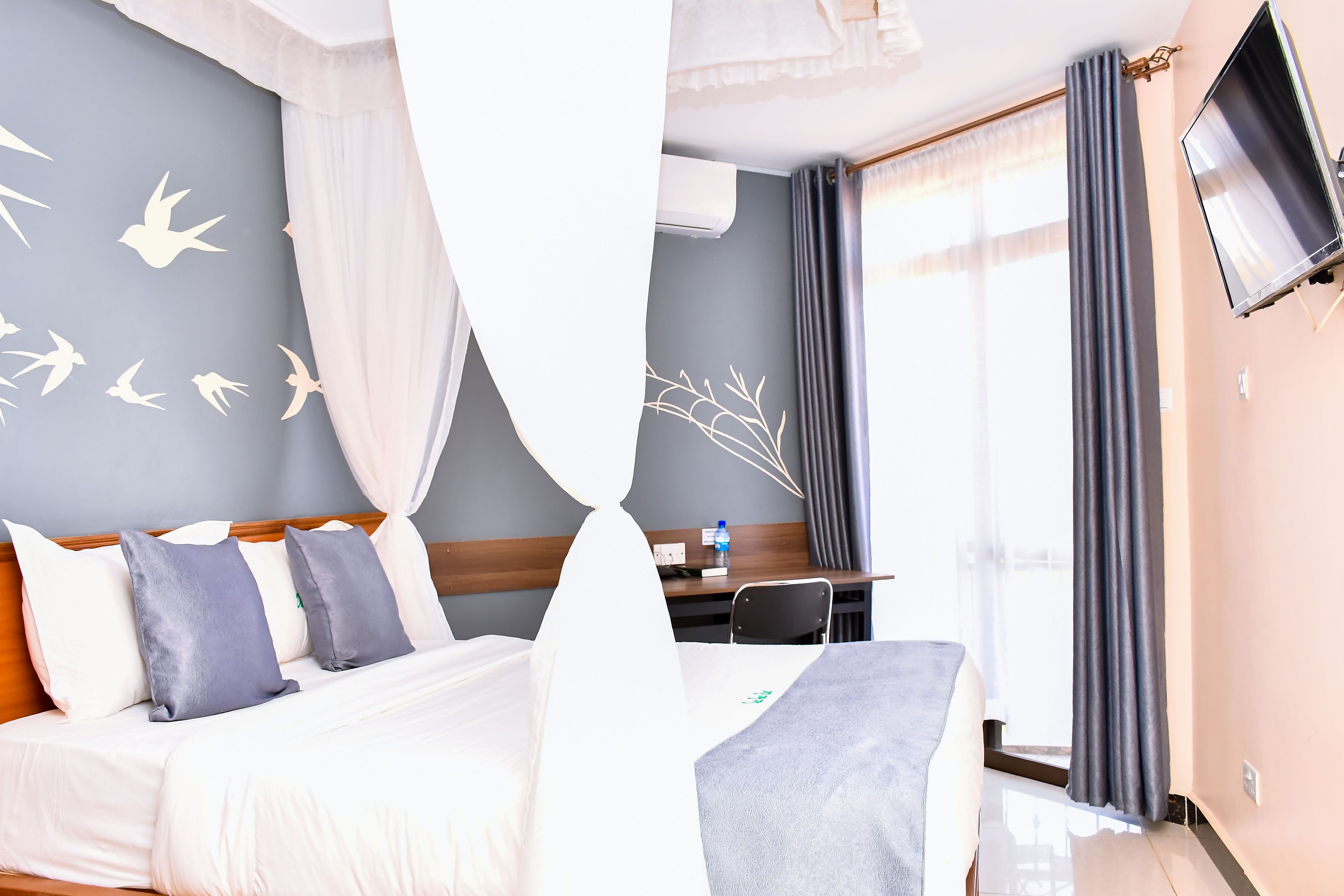 1 bedroom, desk, laptop workspace, soundproofing