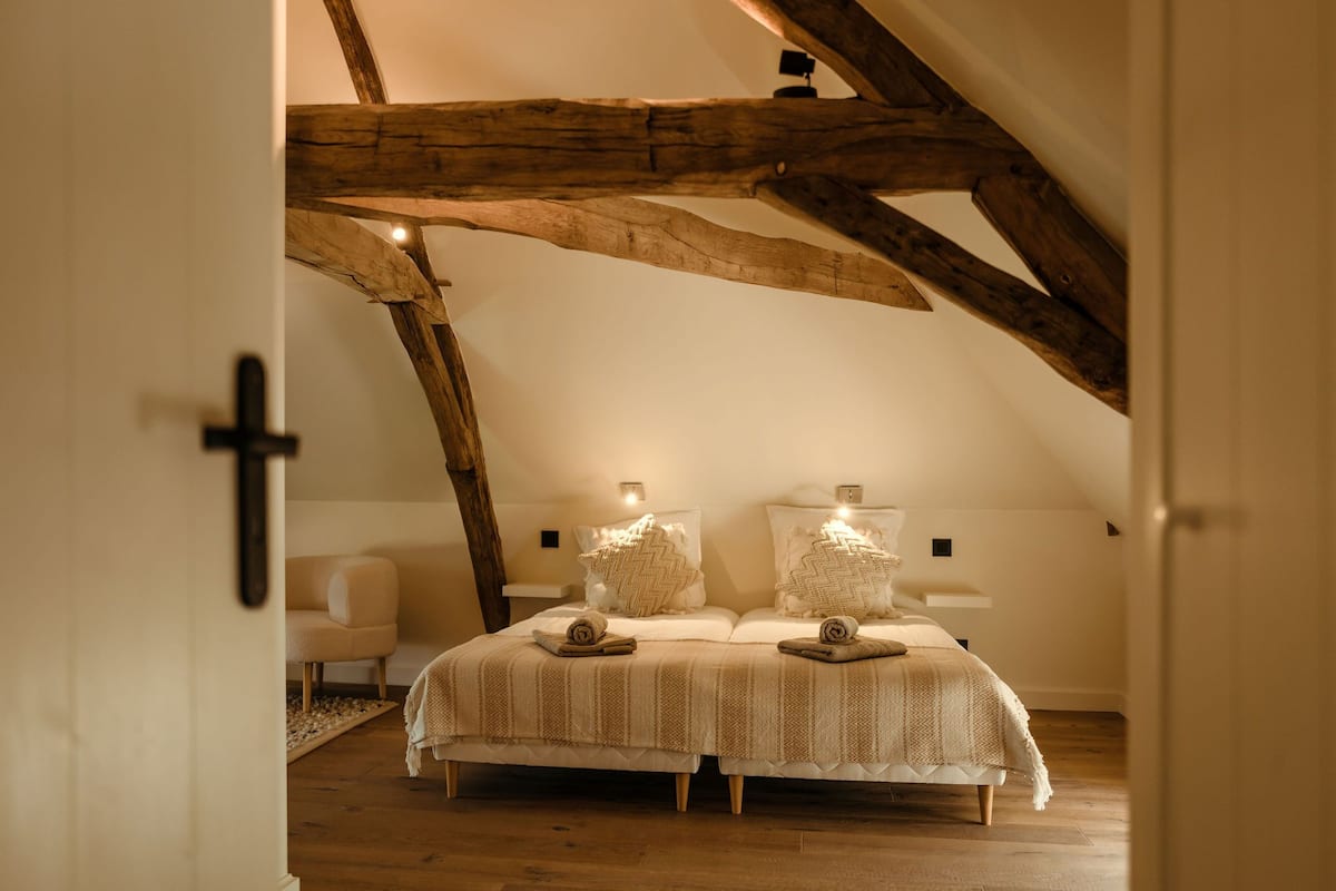 Superior Room (Champs) | 1 bedroom, free WiFi