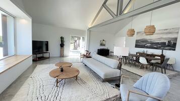 Exclusive Villa | Living area | 40-inch LCD TV with cable channels, TV