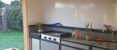 Refrigerador, microondas, horno y parrilla de estufa