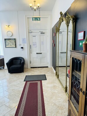 Lobby - Carlton Courth Hotel Eastbourne (Eastbourne)