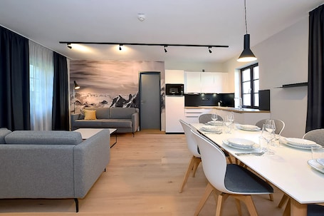 Televisión de pantalla plana de 43 pulgadas con canales vía satélite