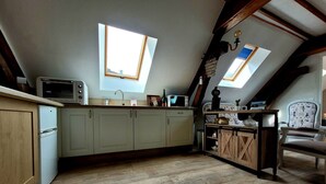 A kitchen with a sloped ceiling, skylights, and wooden flooring. - Character house from 1894 in the heart of the Champagne vineyards, near Epernay (Avize)