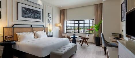 Premium Courtyard Suites with bath tub | Minibar, tabla de planchar con plancha, wifi gratis y ropa de cama