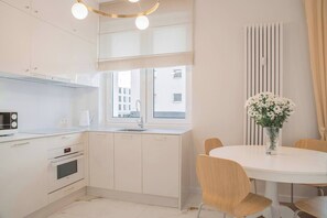 Unclassified image, 4 of 18, button