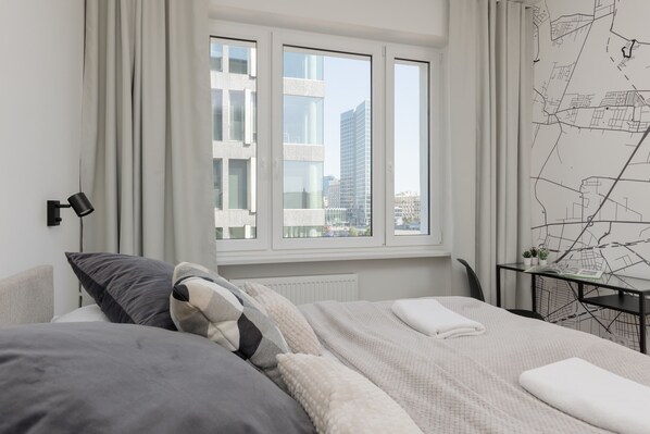 2 bedrooms, iron/ironing board, WiFi, bed sheets - Marszałkowska 87 | Trendy Apartment | Desk (Warszawa)