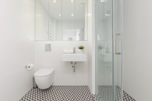 Dusche, kostenlose Toilettenartikel, Shampoo