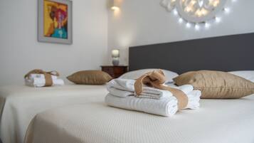 Suite Luxury Don Vincenzo | Egyptian cotton sheets, premium bedding, down duvets, memory-foam beds