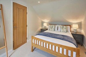 2 bedrooms, premium bedding, iron/ironing board, WiFi - Host & Stay | Breckon Cottage (Whitby)
