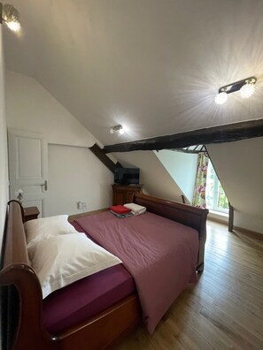 2 habitaciones, tabla de planchar con plancha y wifi gratis 