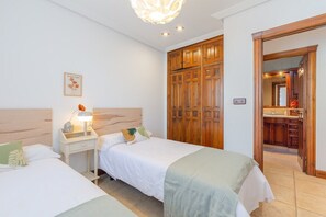 7 bedrooms, iron/ironing board, WiFi, bed sheets