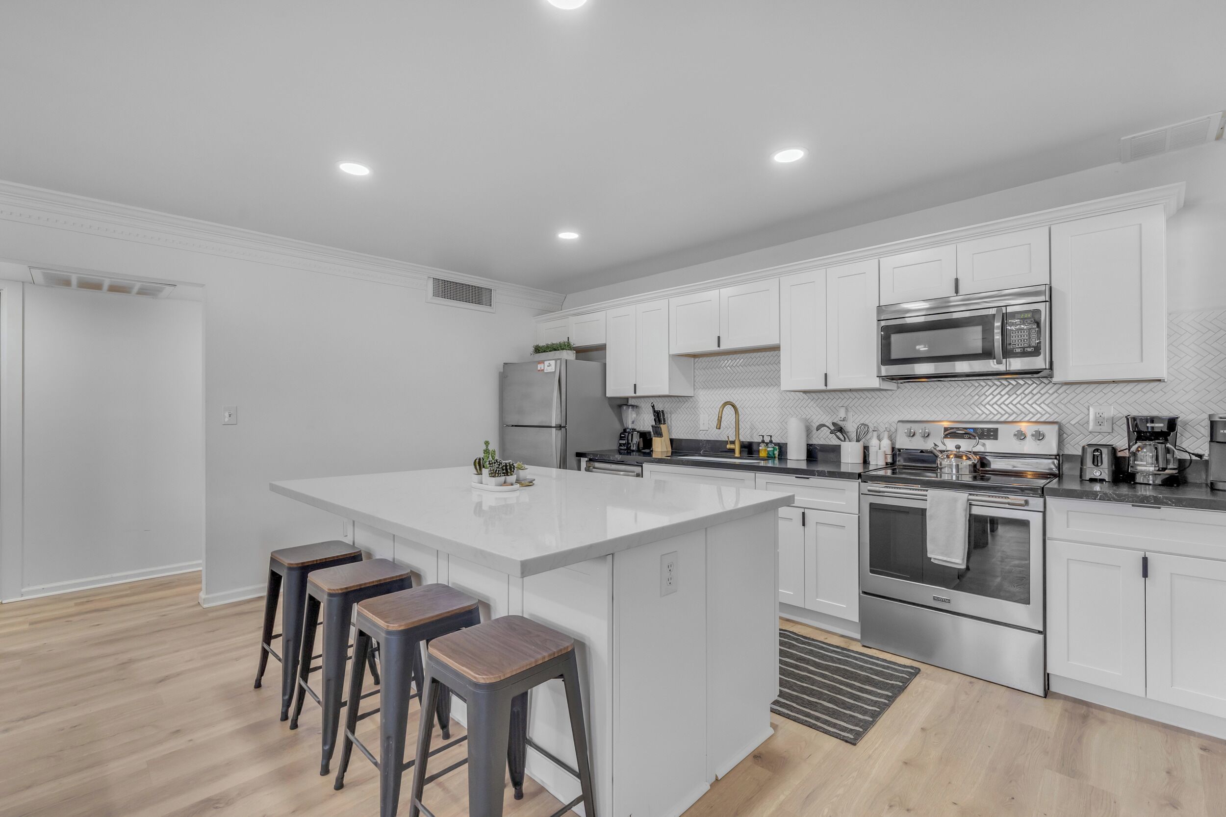 Refrigerador, microondas, horno, placa de cocina