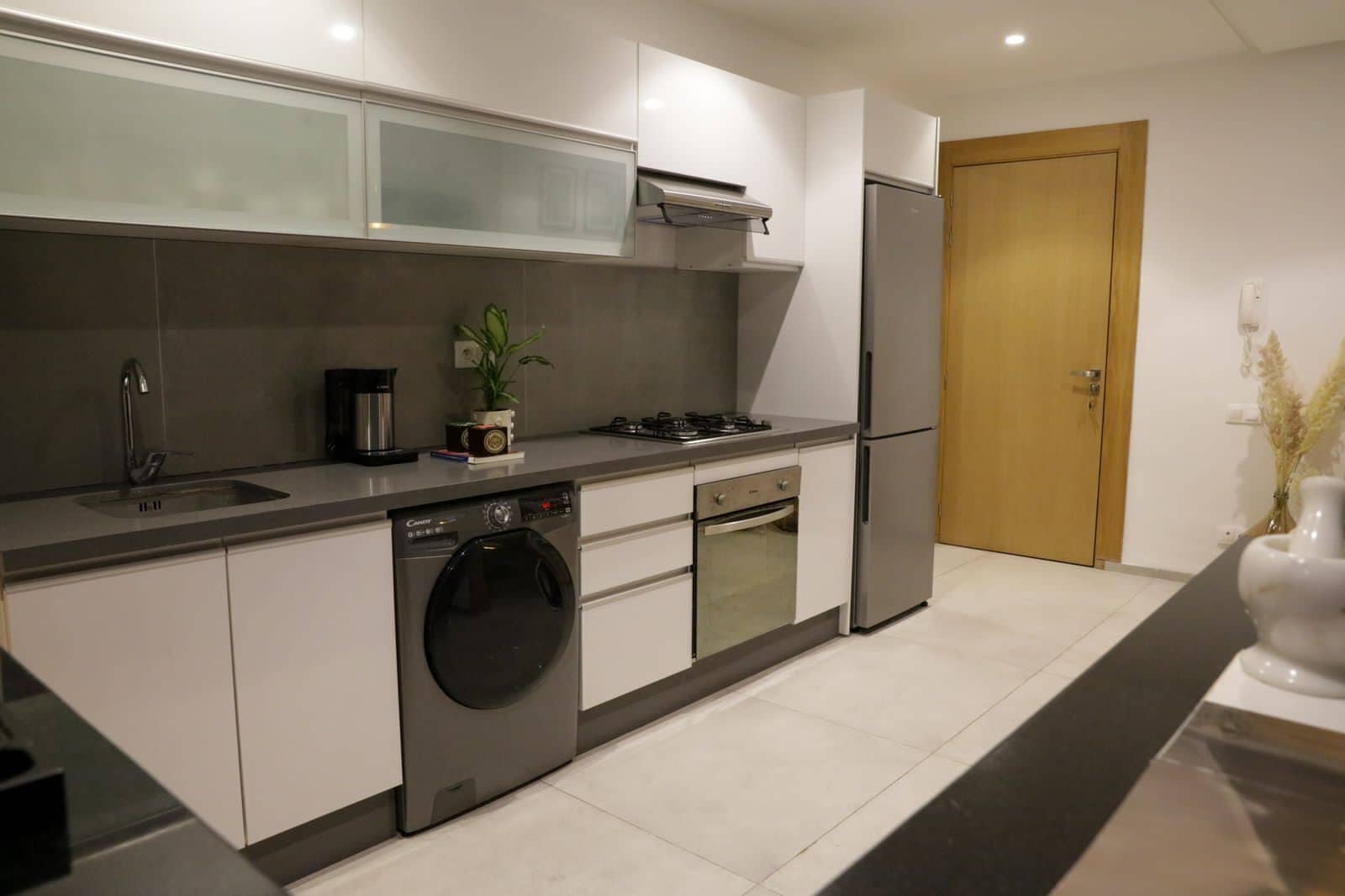 Kylskåp, mikrovågsugn, ugn och spishäll