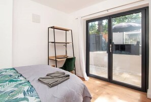 2 bedrooms, in-room safe, desk, iron/ironing board - Stunning 2 bedroom flat - station 2min walk zone2 (LONDON)