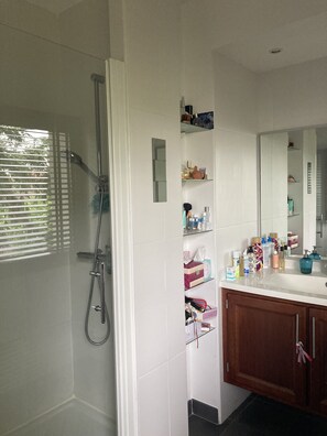 Shower, toilet paper
