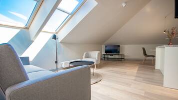 City Studio Suite | Ruang tamu | 55 cm sebuah televisyen pintar dengan kabel, TV