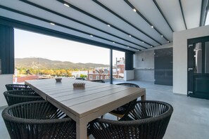 Outdoor dining - SithoniaRS Luxury 2nd Floor Roofgarden Apartment With Unique Seaview (Neos Marmaras)