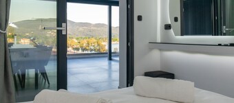 SithoniaRS Luxury 2nd Floor Roofgarden Apartment With Unique Seaview