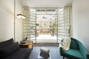 케이블 채널 시청이 가능한 40인치 스마트 TV, TV