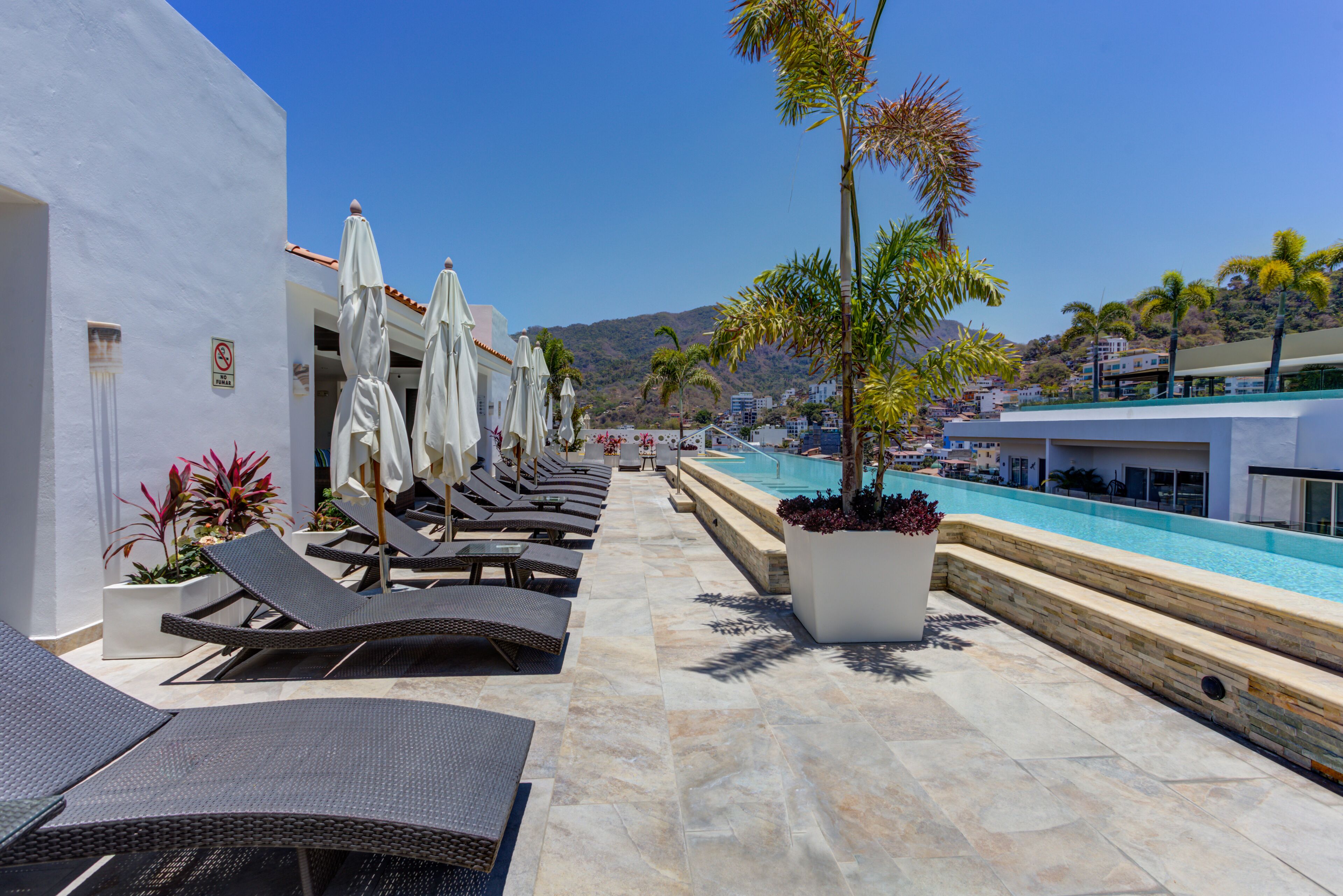 Piscine à débordement, piscine sur le toit