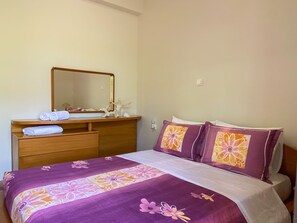 2 chambres, fer et planche à repasser, Wi-Fi gratuit, draps fournis