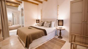 Classic Room | 1 bedroom, in-room safe, individually decorated, individually furnished