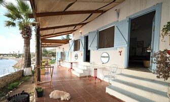 Standard Room, 1 Double Bed, Sea View, Beachfront | Living area