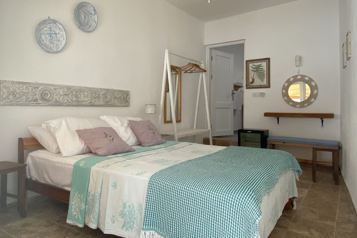 Standardzimmer, 1 Doppelbett, Meerblick, Strandnähe | Individuell dekoriert, individuell eingerichtet, Bettwäsche