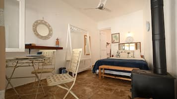 Standard Room, 1 Double Bed, Sea View, Beachfront | Individually decorated, individually furnished, bed sheets