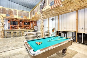 Game room - Lucky Lazy E – Scenic Black Hills Retreat with Bunkhouse, Bar & Pool Table (Lead)