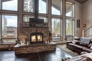 TV, fireplace - Lucky Lazy E – Scenic Black Hills Retreat with Bunkhouse, Bar & Pool Table (Lead)