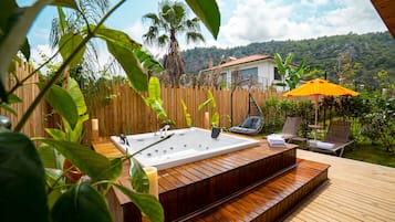 Villa Premium, 1 cama Queen size, para no fumadores, vista a la alberca | Terraza o patio