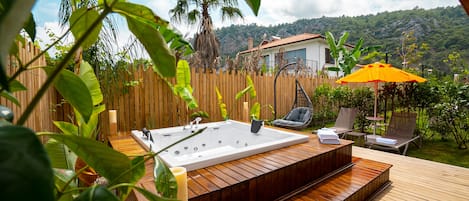 Villa Premium, 1 cama Queen size, para no fumadores, vista a la alberca | Terraza o patio