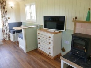 Interior - Swallows Roulotte (Llandeilo)