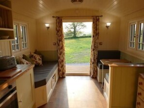 Interior - Swallows Roulotte (Llandeilo)