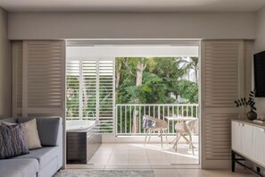 Cots/infant beds - Peppers Beach Club & Spa Palm Cove (Palm Cove)