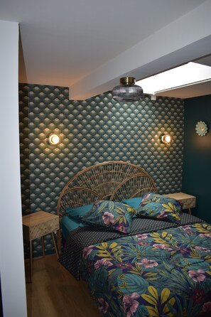 2 bedrooms, desk, iron/ironing board, travel cot