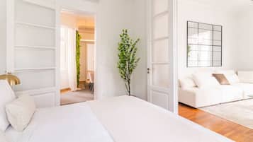 4 bedrooms, desk, iron/ironing board, WiFi