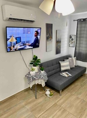 Smart TV, books - Unidad 1 - Casa Cuatro Palmas 🌴 (rincon)