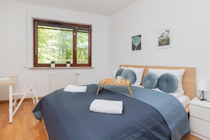 Apartment, 2 Bedrooms, Balcony | 2 bedrooms, bed sheets - Family Apartment Kopernika by Renters (Gdynia)