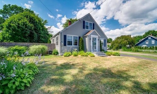Charming home, easy access - everything Branford. Super Host with 5-Star Rating
