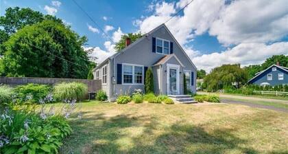 Charming home, easy access - everything Branford. Super Host with 5-Star Rating
