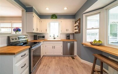 Charming home, easy access - everything Branford. Super Host with 5-Star Rating