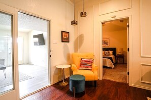 3 slaapkamers, een strijkplank/strijkijzer, reisbedje, gratis wifi