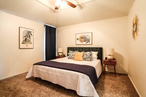 3 habitaciones, tabla de planchar con plancha y cuna de viaje